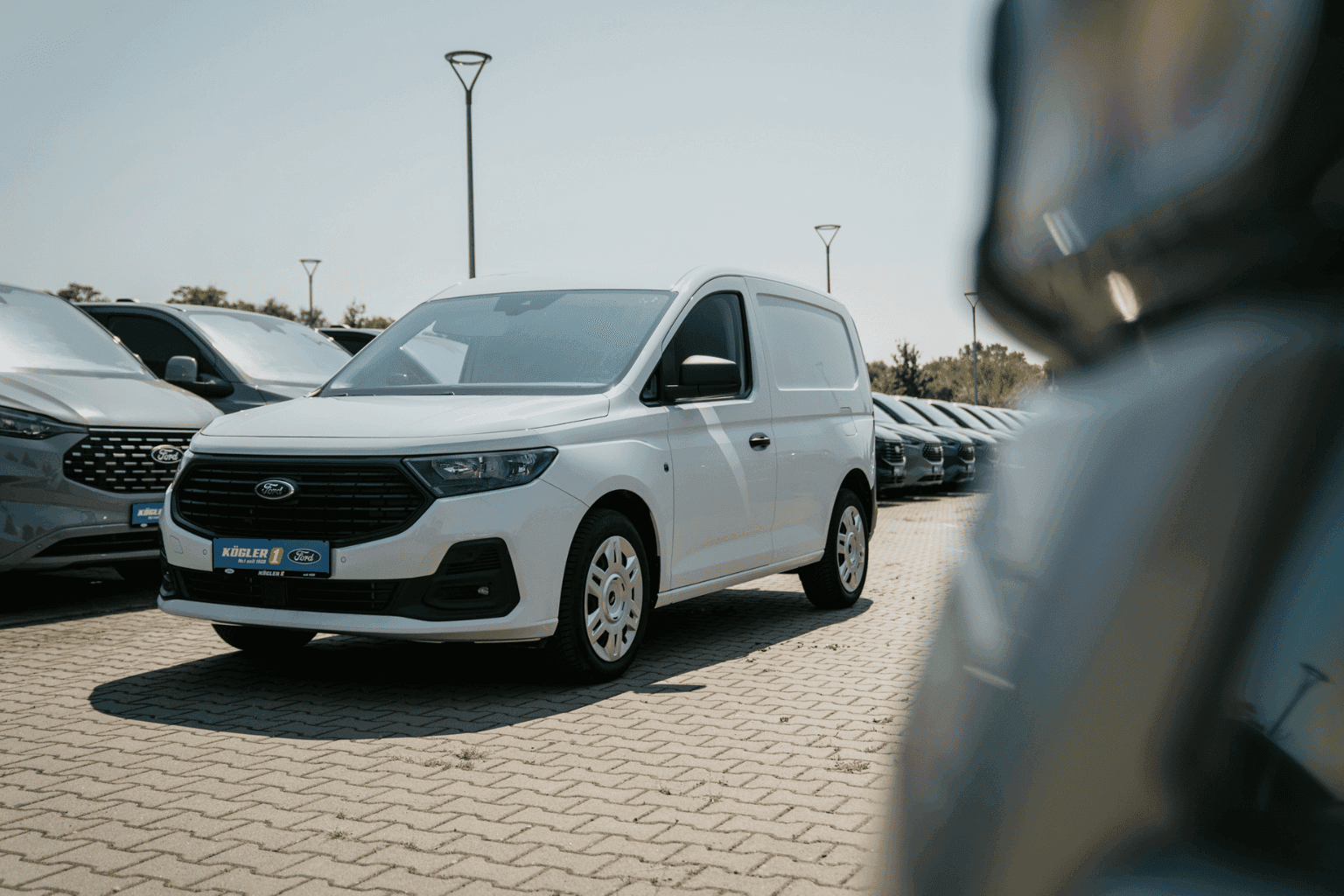 Ford Transit Connect Kasten in Farbe weiß