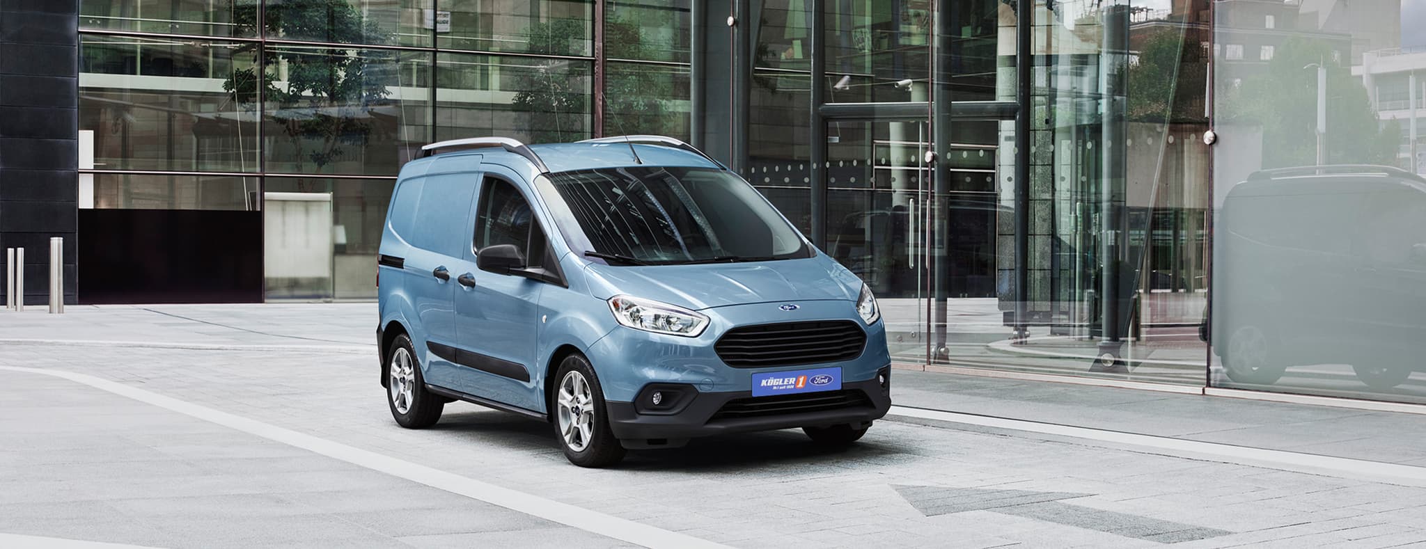 Ford Tourneo Courier blau front