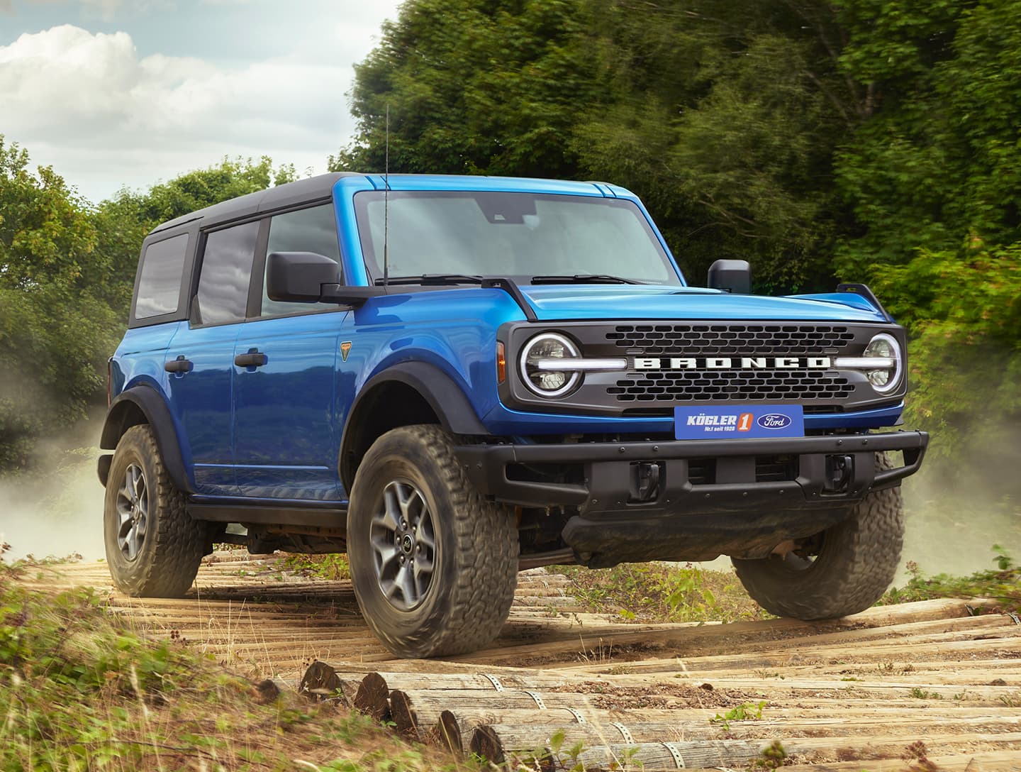 Ford Bronco blau seite