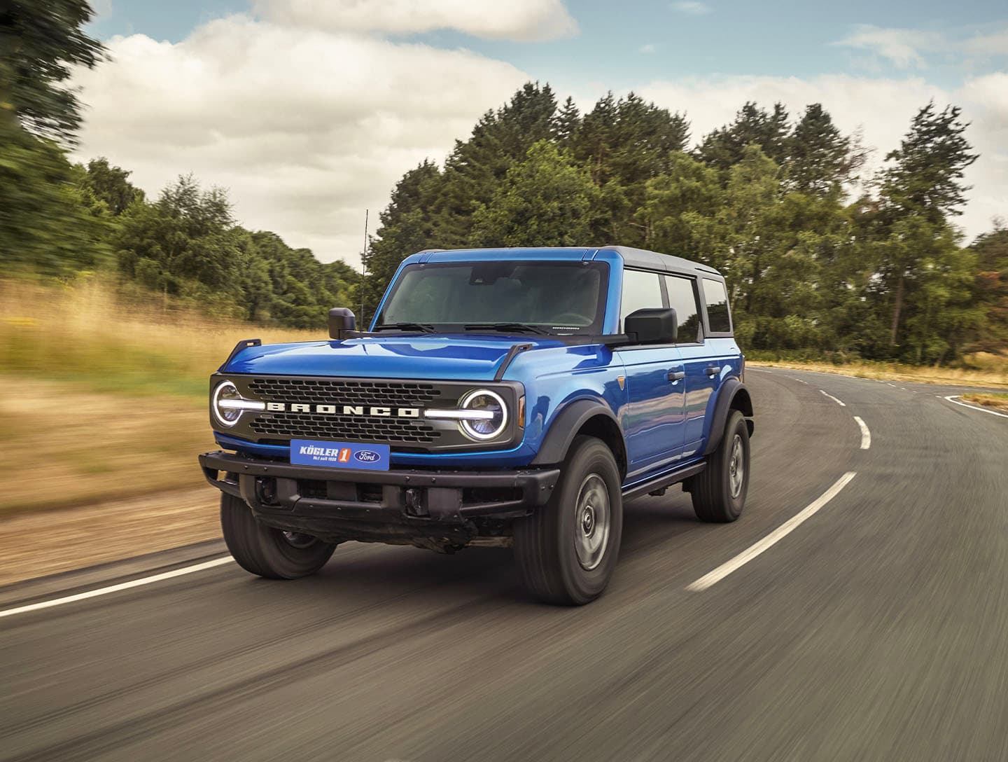 Ford Bronco blau front seitlich