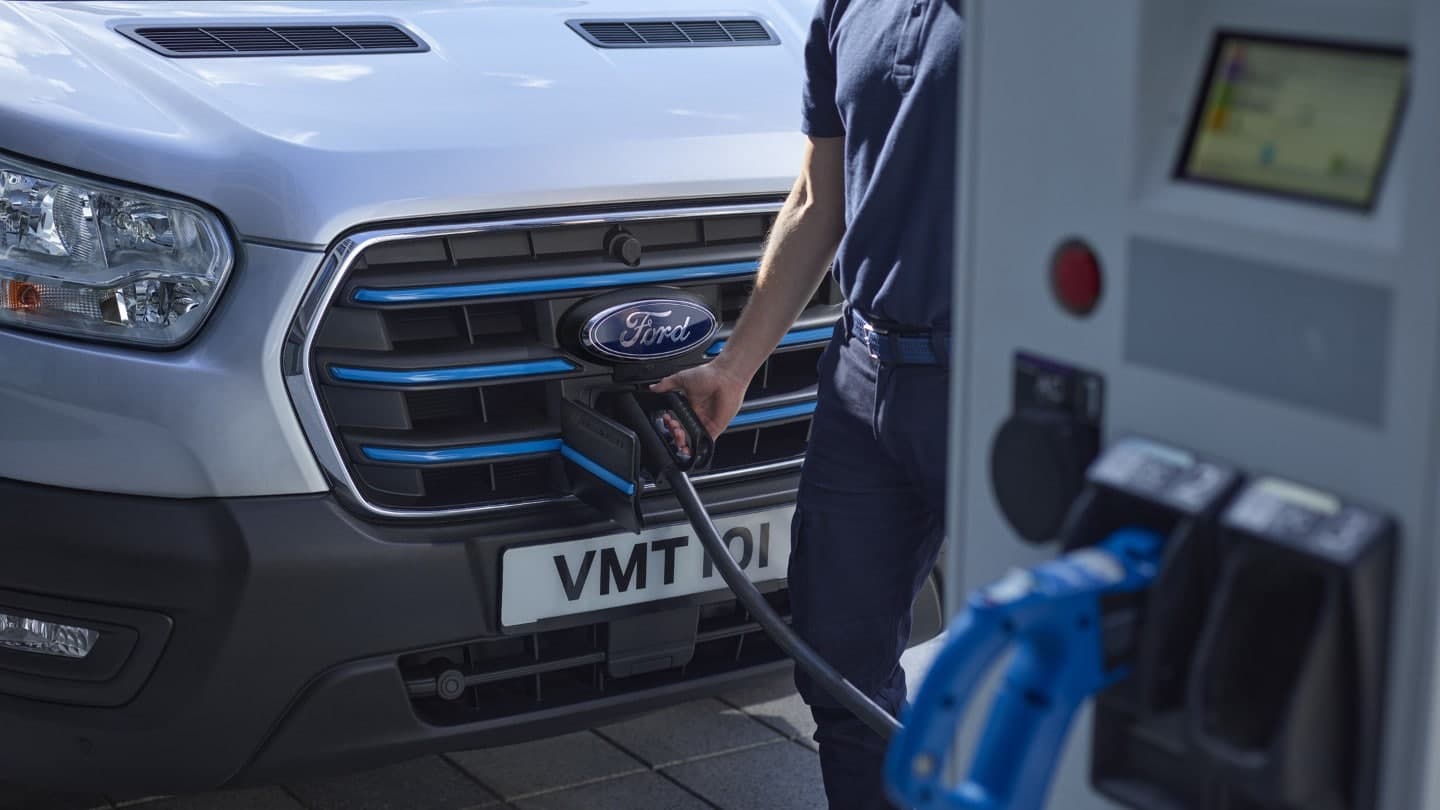 Ford E-Transit Ladebuchse front
