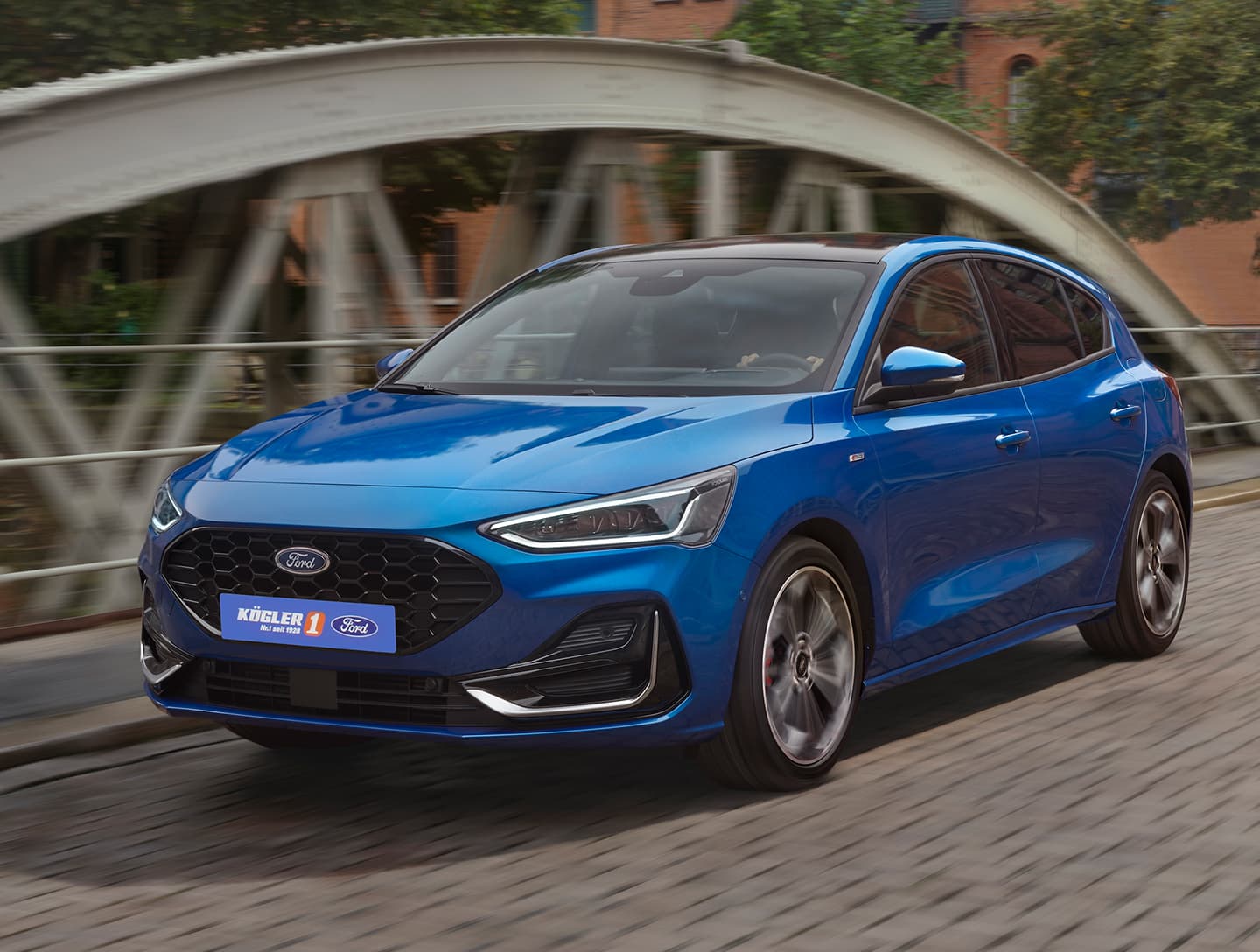 Ford Focus ST-Line blau seite