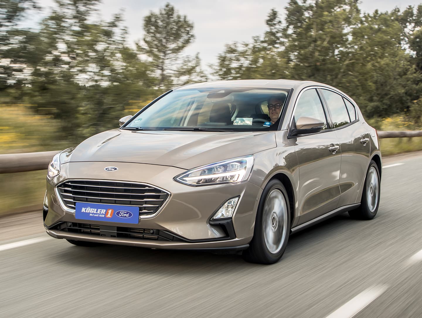 Ford Focus Titanium front silber