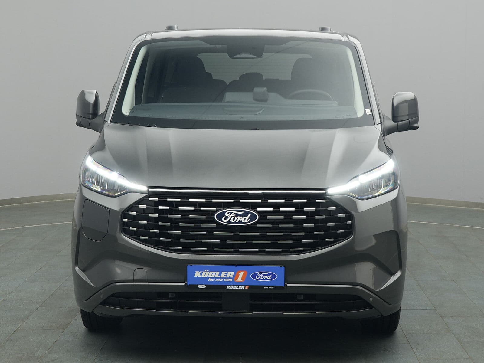 Ford Tourneo Custom - Frontal Ansicht PHEV